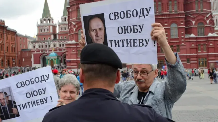 ЕСПЧ присудил Олегу Орлову компенсацию за задержание на пикете