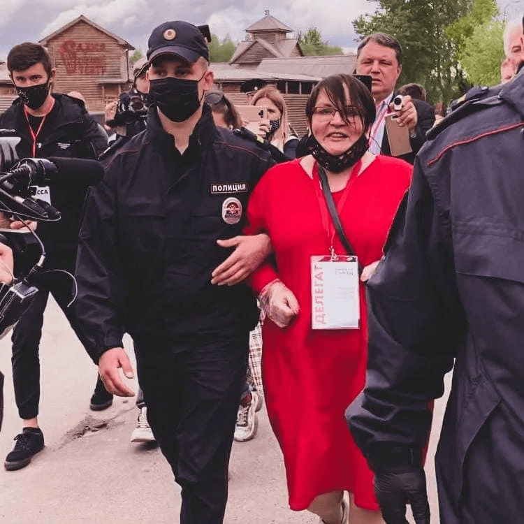 Задержание Юлии Галяминой. Фото: соцсети