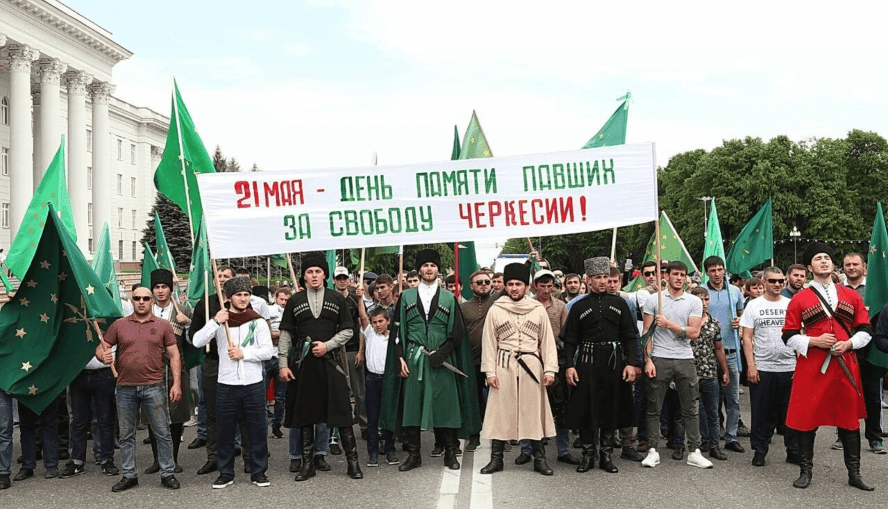 «Исключительно запугивающий характер». В КБР силовики массово вручают предостережения о недопустимости участия в траурном шествии 
