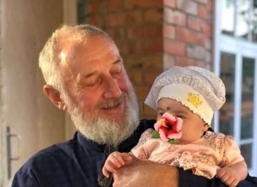 В Чечне умер муж участницы антивоенного протеста. Его заставляли избить жену, а их сына отправили в Украину